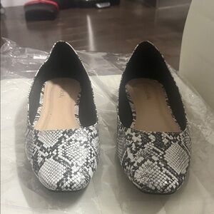 Long Tall Sally Black and White Snakeskin Flats